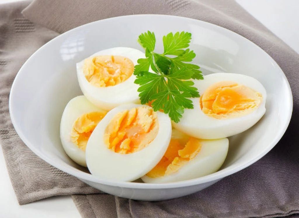 Trứng là thực phần giàu protein, dễ chế biến, phù hợp với những ai có nhu cầu tăng cơ