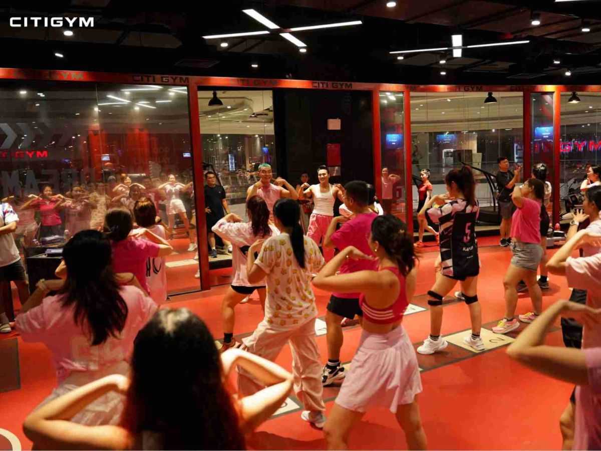 TikTok dance là các điệu nhảy ngắn, thường kéo dài từ 15 đến 60 giây, được đăng tải trên nền tảng TikTok