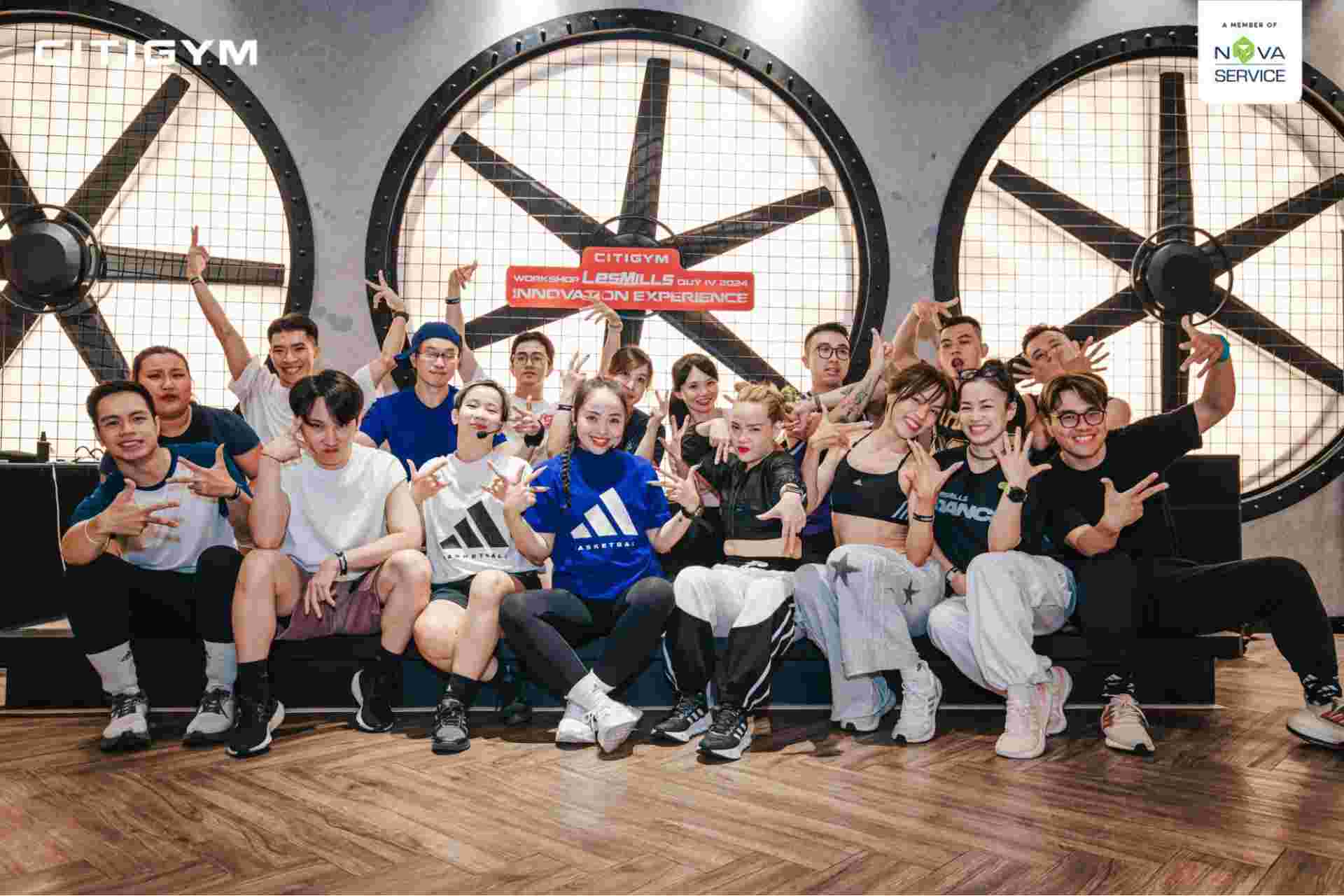 Tham gia lớp học Tiktok dance, bạn sẽ được hòa mình với những người cùng đam mê