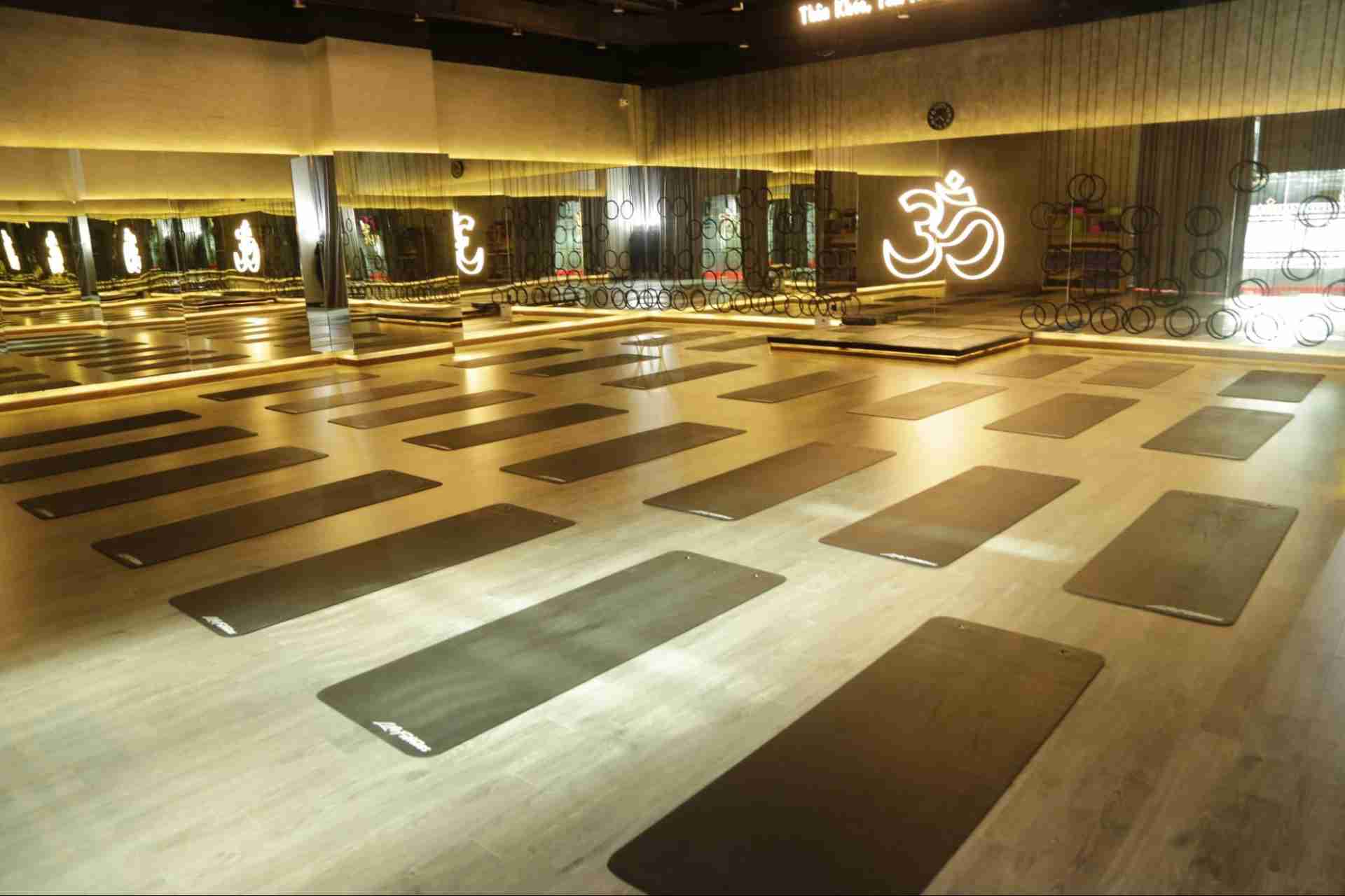 Studio tập luyện yoga tại CITIGYM được thiết kế theo tiêu chuẩn cao cấp, mang đến không gian tập luyện hiện đại và sang trọng