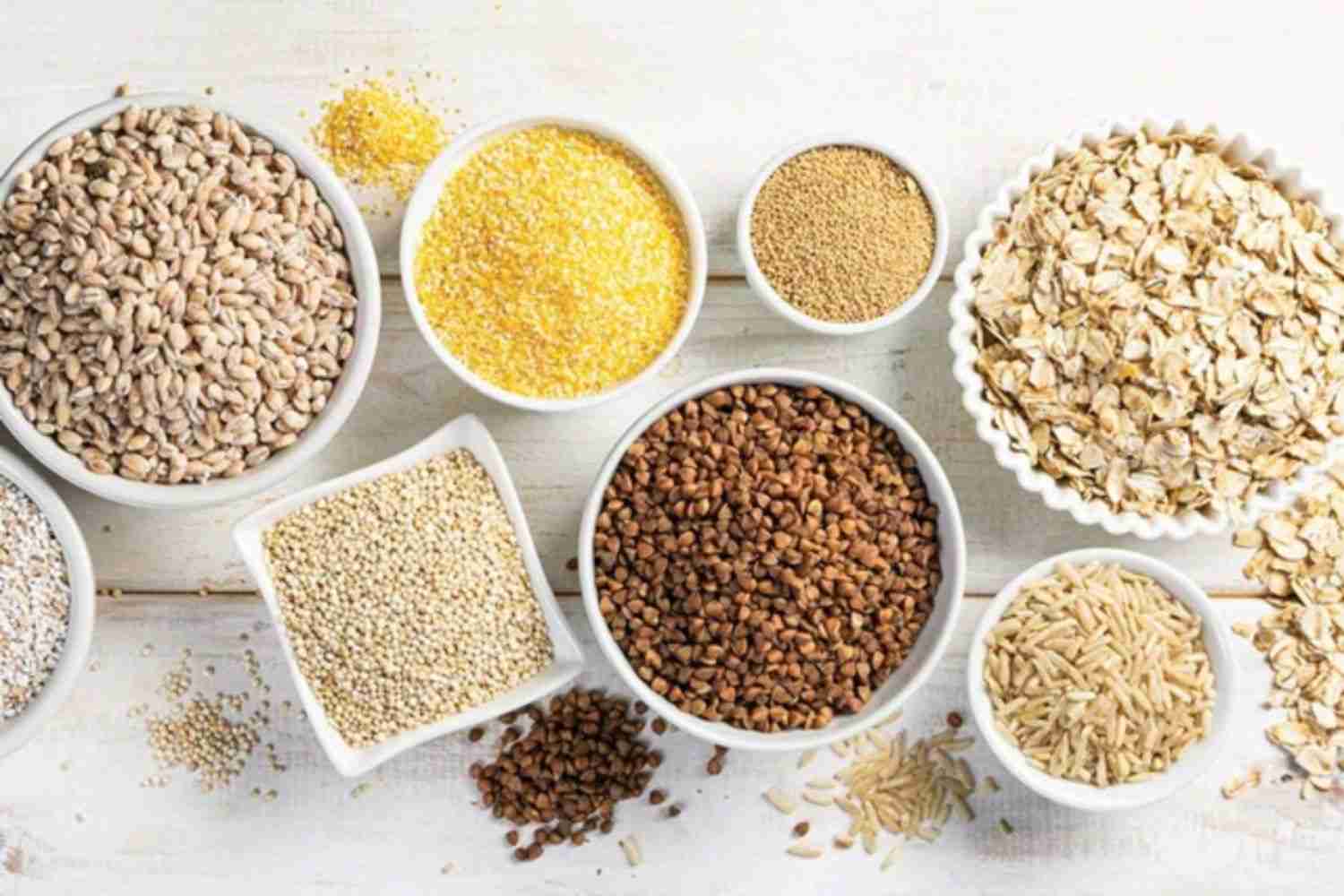 Ngũ cốc nguyên cám chứa nguồn chất xơ dồi dào, giúp bạn có cảm giác no lâu và tránh việc nạp quá nhiều calo