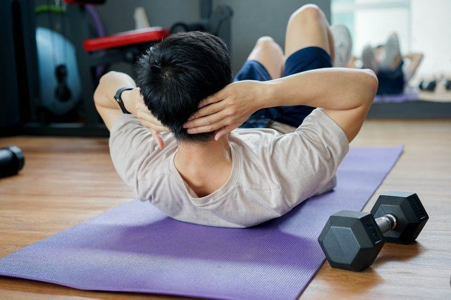 Tập luyện tại nhà giúp bạn chủ động về thời gian, không phải di chuyển đến phòng tập, phù hợp với người bận rộn.