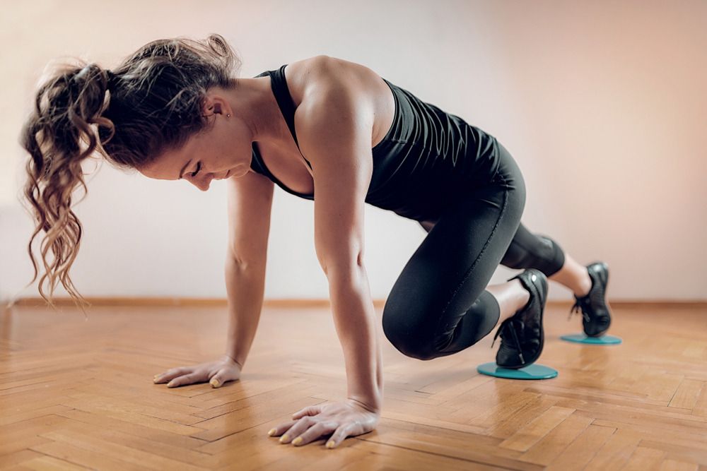 Mountain Climber hay còn gọi là bài tập leo núi, là một bài tập thể hình cường độ cao, mô phỏng động tác leo núi