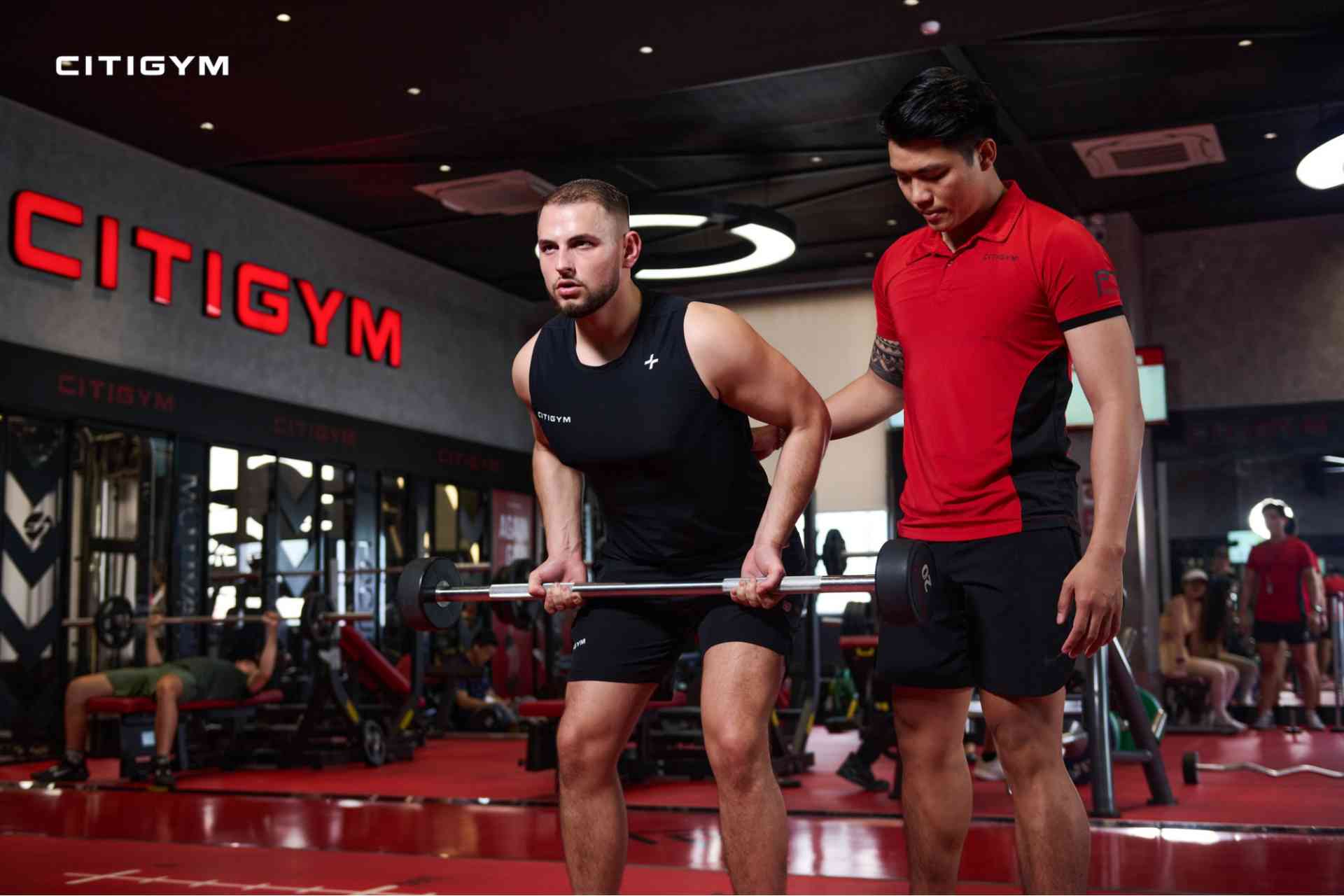 Huấn luyện viên giàu kinh nghiệm sẽ giúp bạn tập luyện đạt hiệu quả cao