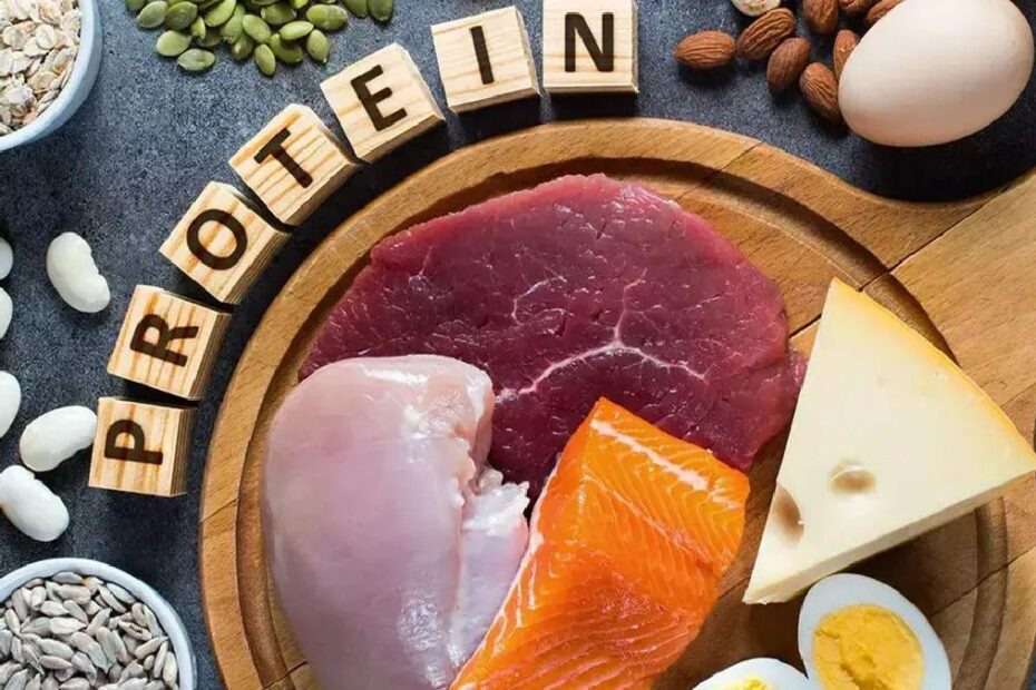 Protein là thành phần dinh dưỡng không thể thiếu trong chế độ ăn giảm cân, giúp duy trì cơ bắp và hỗ trợ quá trình trao đổi chất