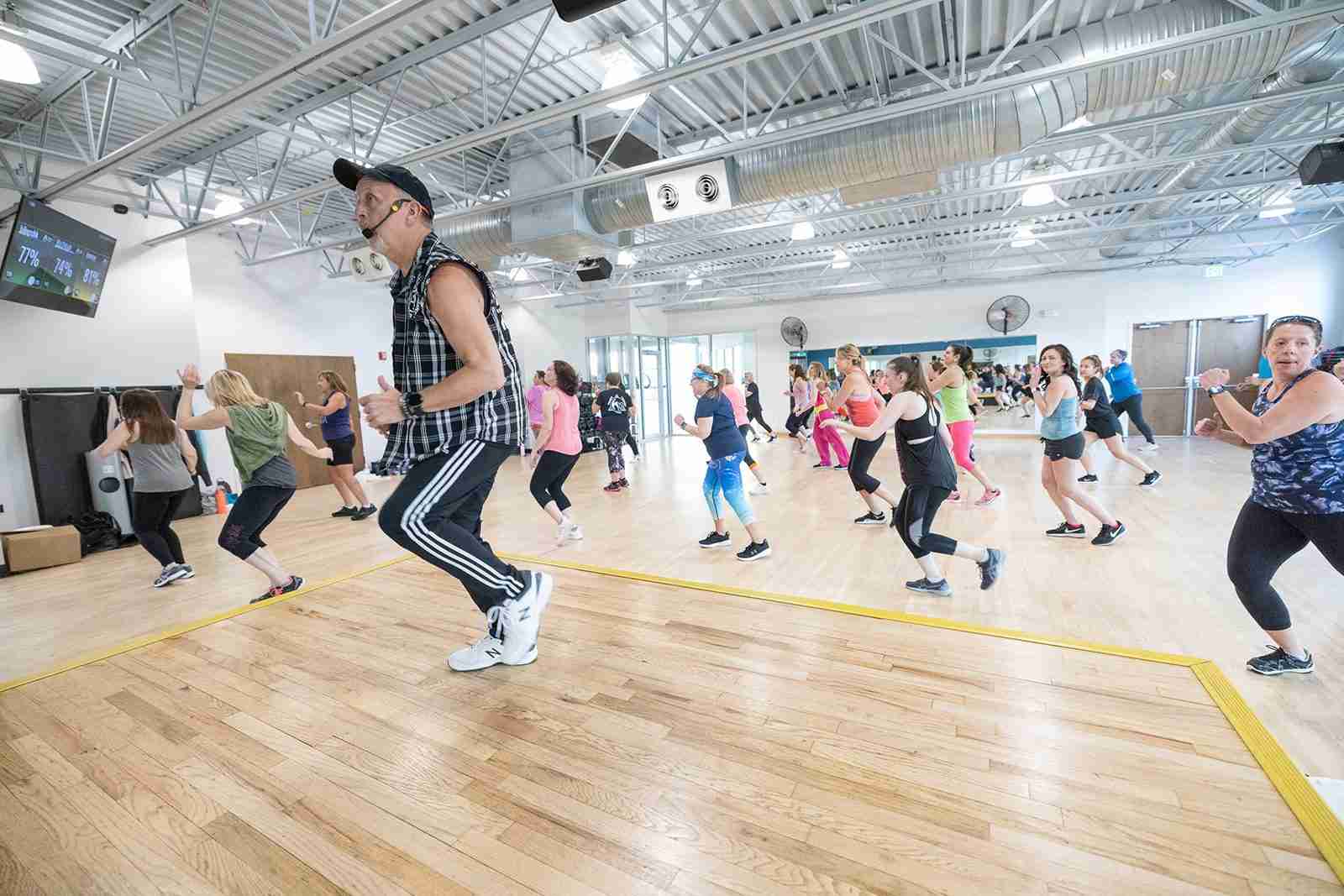 Tập luyện Zumba đều đặn sẽ giúp tim của bạn khỏe hơn, tăng sức chịu đựng và sức bền cho cơ thể