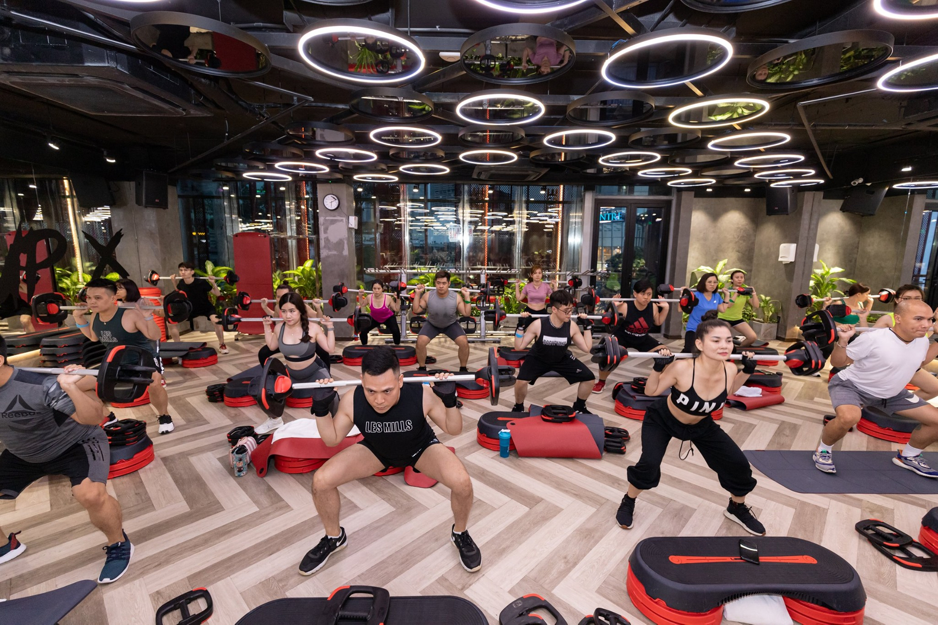 Body Pump đốt cháy calo và tăng cường cơ bắp