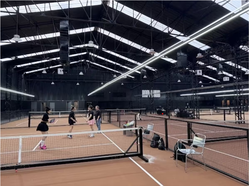 Sân pickleball HappyHub Quận 4 hiện đại cho người mới